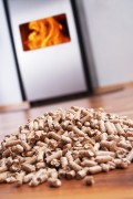 Als u een verwarmingsinstallatie met pelletkachel en pellets gebruikt, bespaart u flink op uw energierekening. ©Arthur Braunstein - Fotolia