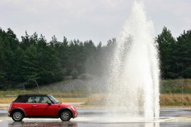 Ook in de winter is auto airco handig om te hebben om bijvoorbeeld de ruit te ontwasemen.©Daniel Hohlfeld - Fotolia