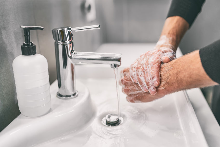 Handen wassen en 1,5 meter